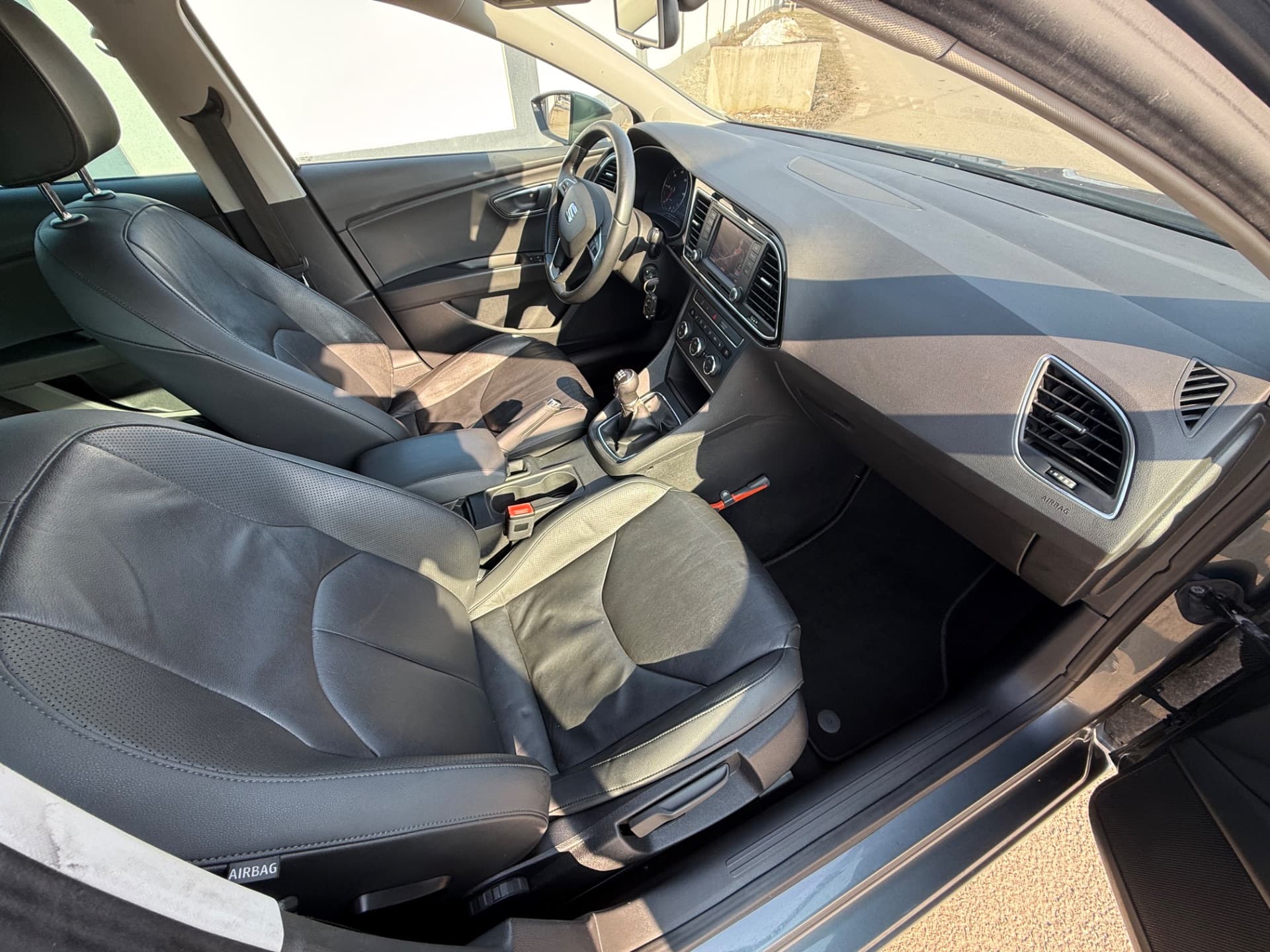 Vând Seat Leon 1,6 tdi 110 CP 6+1 viteze euro 5 navi piele matrix full led – fotografia 6 din 8