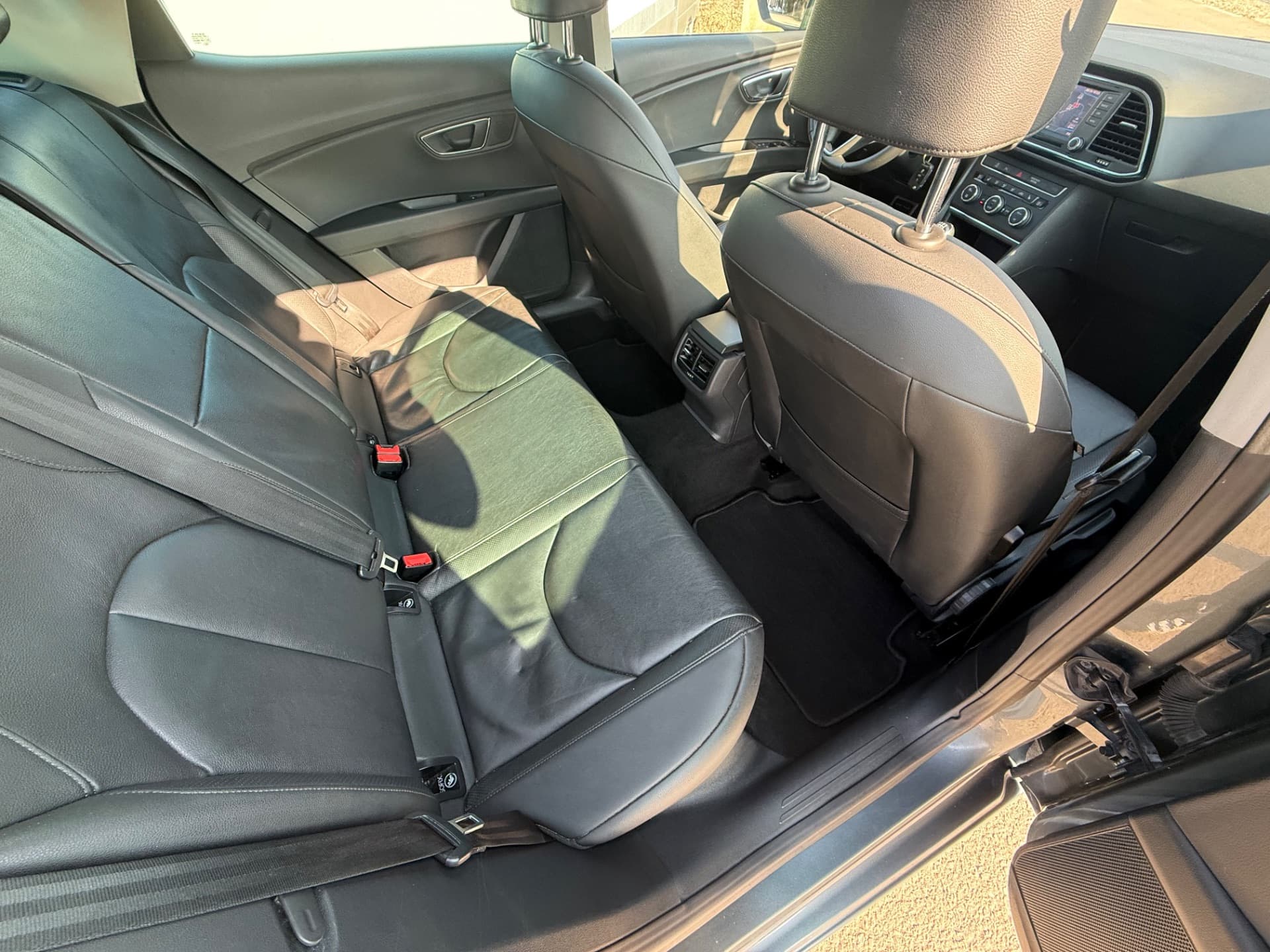 Vând Seat Leon 1,6 tdi 110 CP 6+1 viteze euro 5 navi piele matrix full led – fotografia 7 din 8