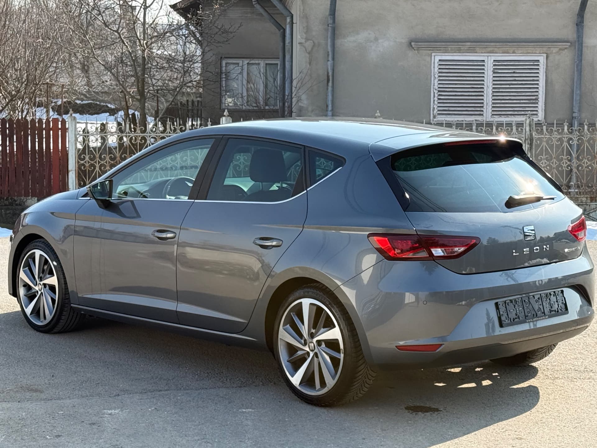Vând Seat Leon 1,6 tdi 110 CP 6+1 viteze euro 5 navi piele matrix full led – fotografia 2 din 8
