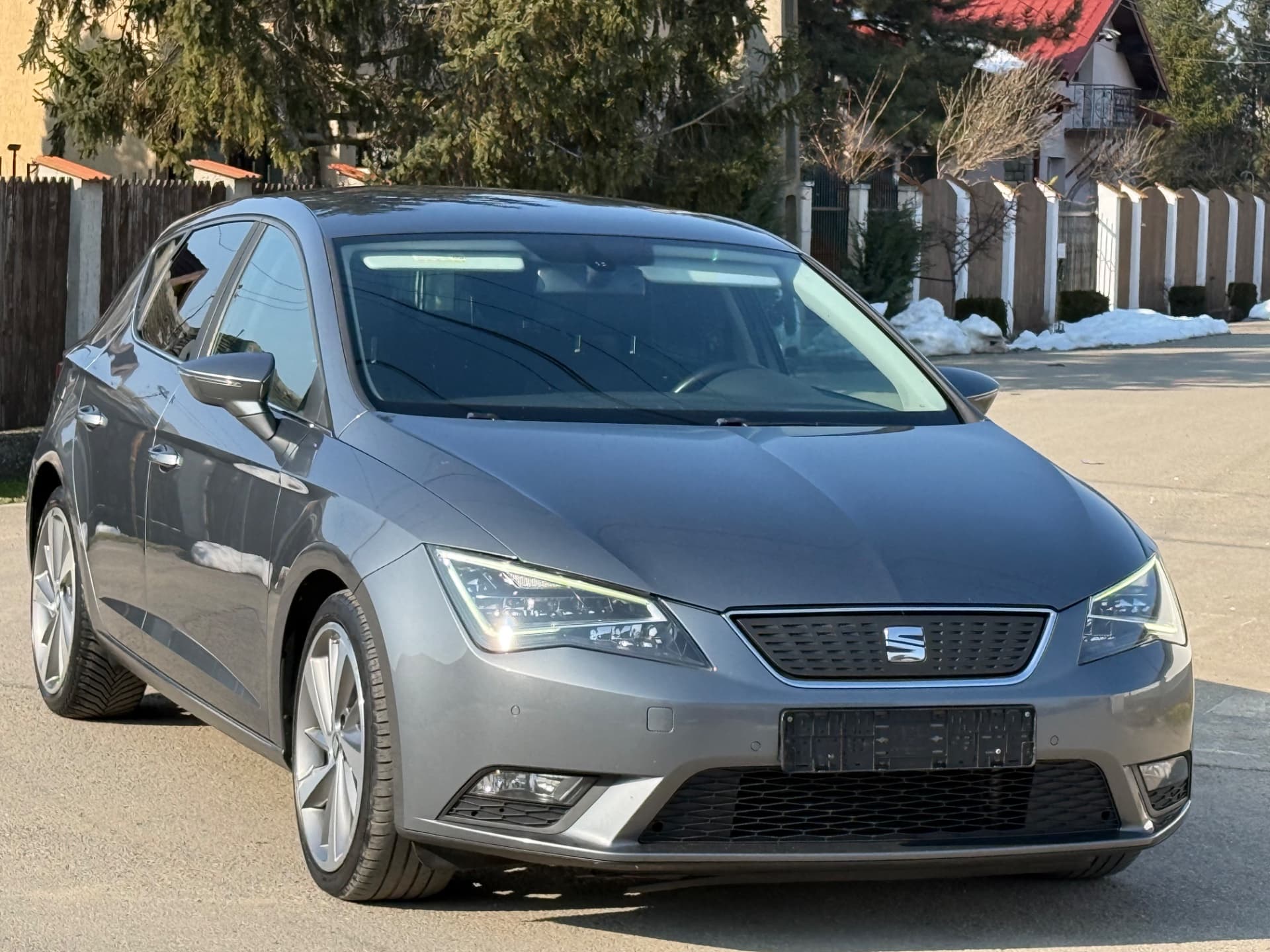 Vând Seat Leon 1,6 tdi 110 CP 6+1 viteze euro 5 navi piele matrix full led – fotografia 4 din 8