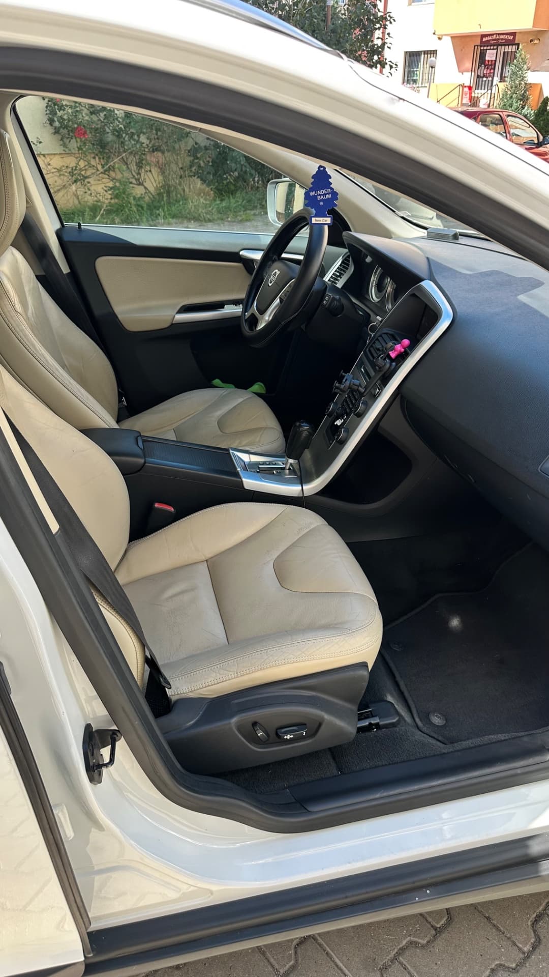 Vand volvo xc60 – fotografia 5 din 8