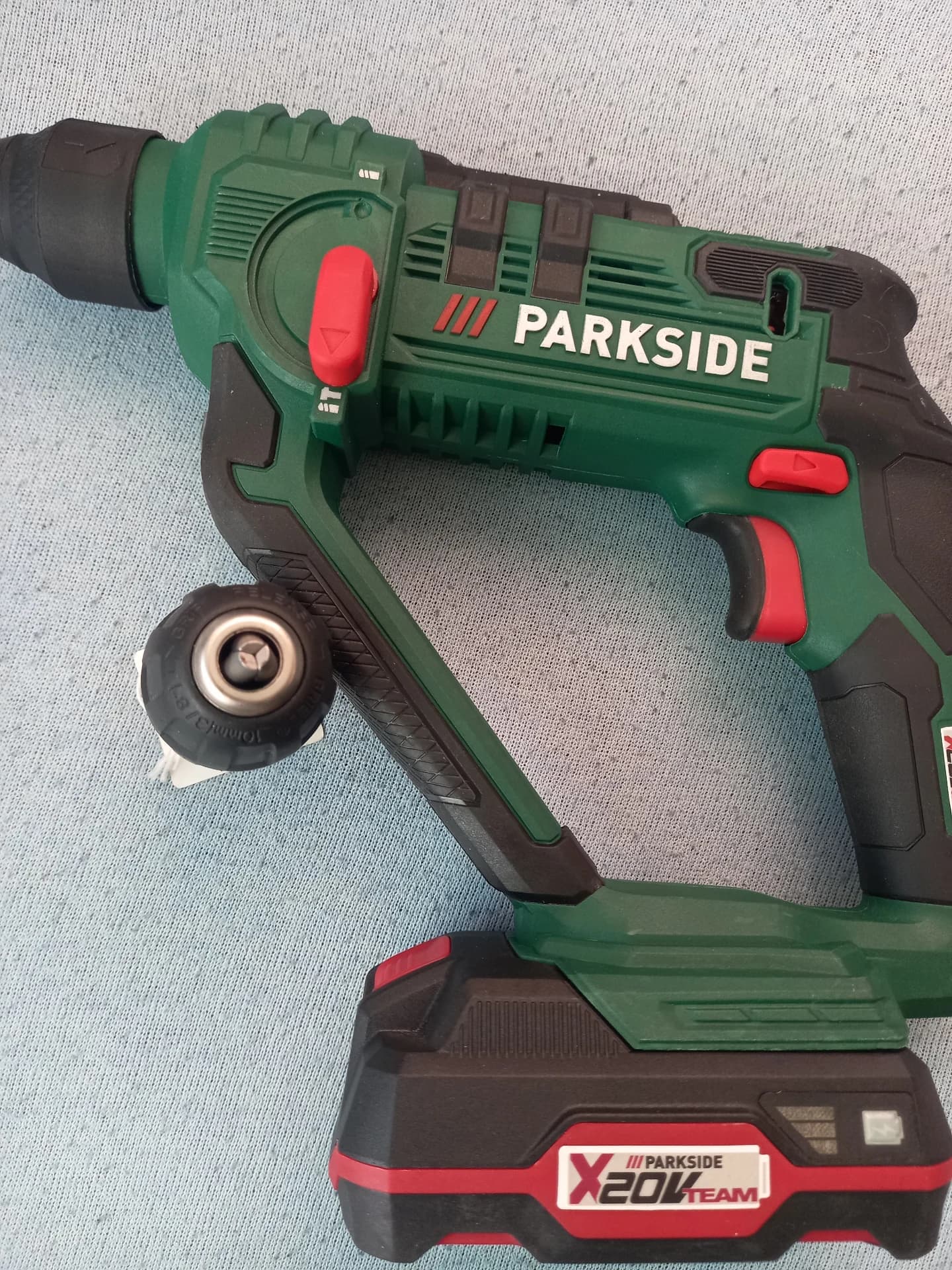 Ciocan rotopercutor Parkside 20 v.acumulatorul separat costâ 70 lei. – fotografia 5 din 5