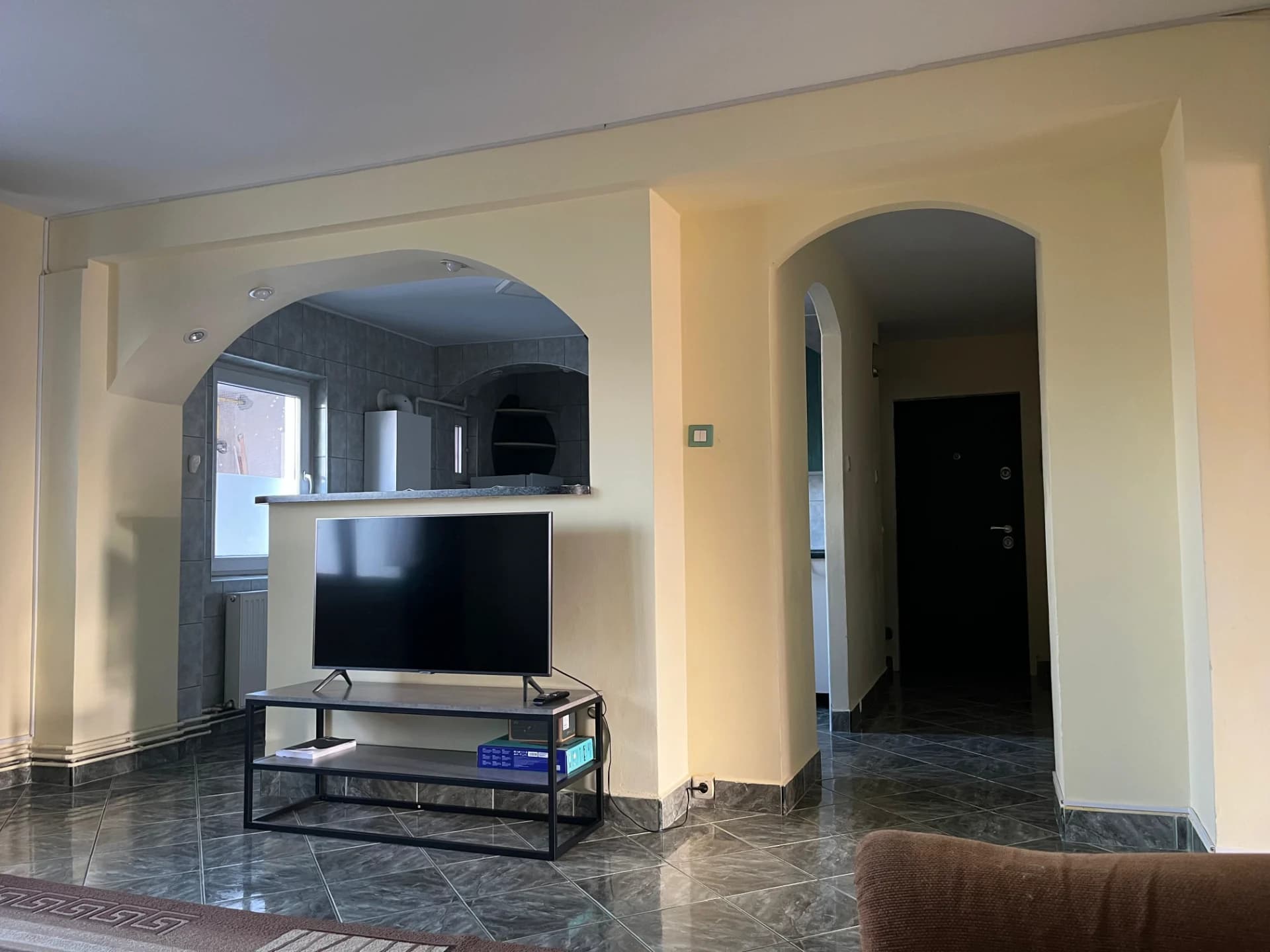 Schimb sau vand apartament 2 camere decomandat in Brasov cu apatament similar in Bucuresti – fotografia 2 din 8