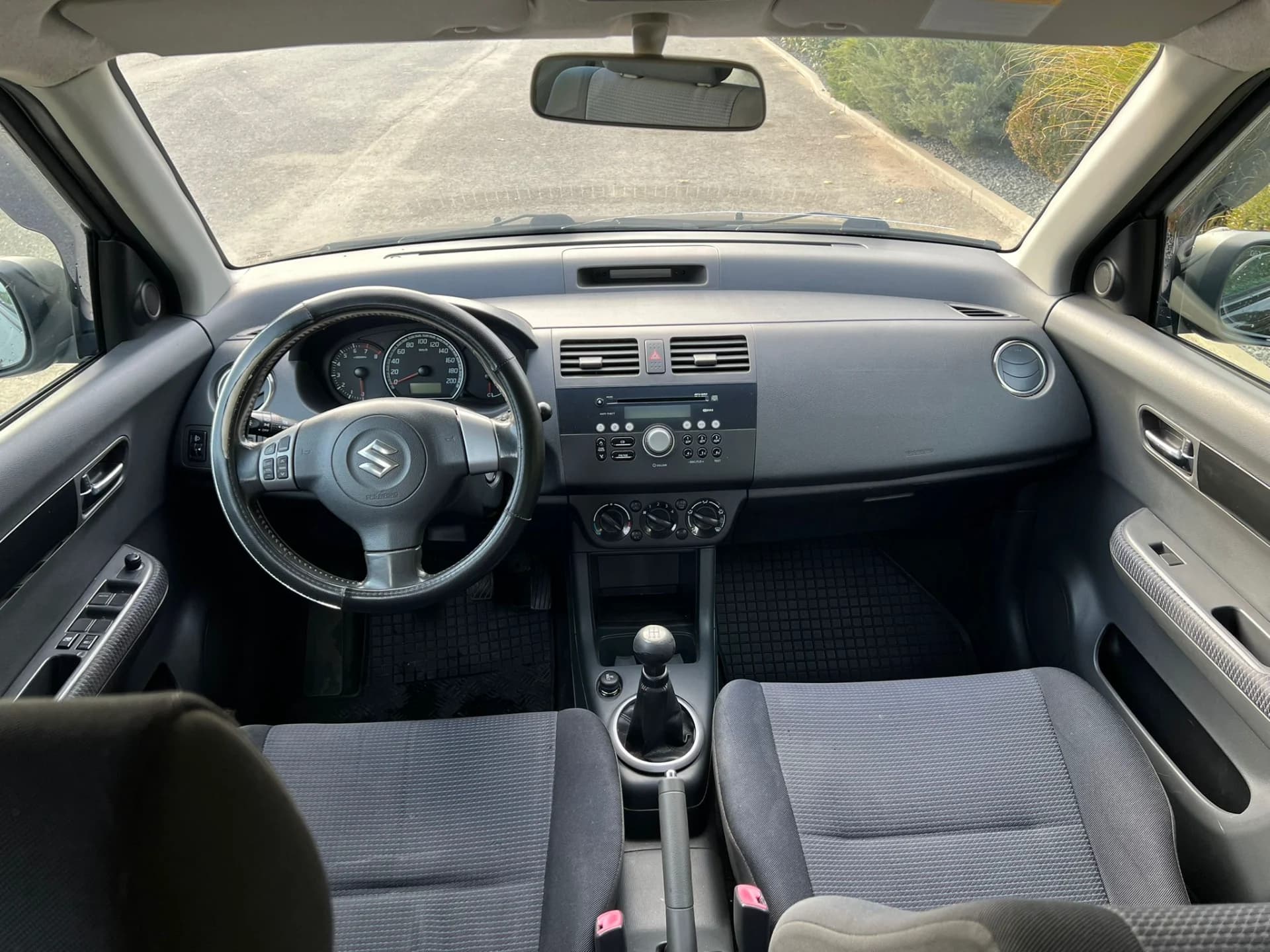 Suzuki Swift 2008 benzină 1.3 înmatriculat – fotografia 7 din 8
