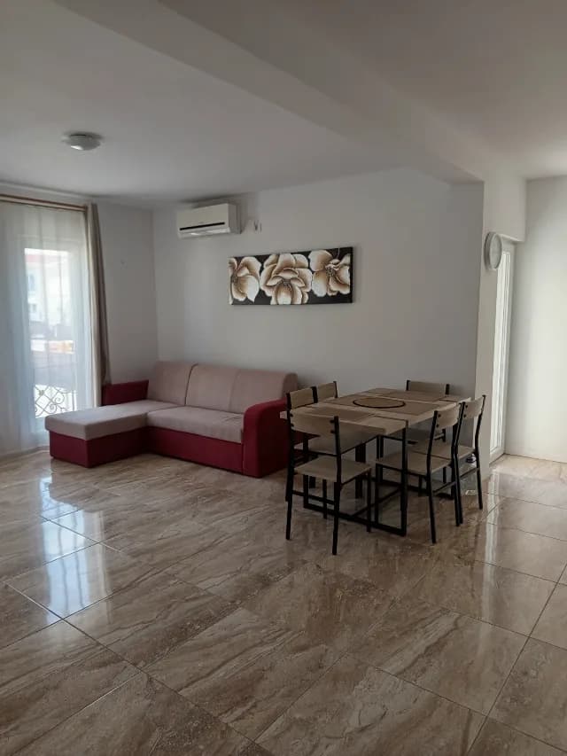 Proprietar închiriez apartament