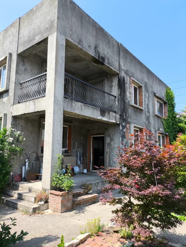 Construcție 2010 la gri