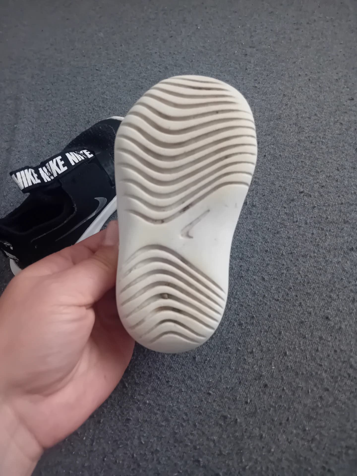 Nike adidasi marimea 22 – fotografia 3 din 4