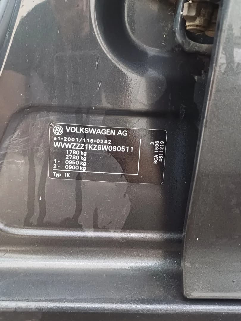 VW Golf 5 1.4 MPI – fotografia 6 din 6