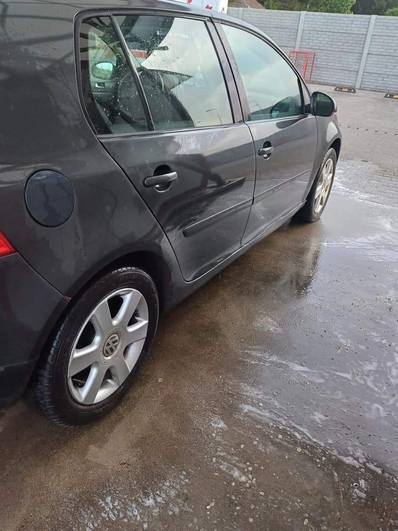 VW Golf 5 1.4 MPI – fotografia 5 din 6