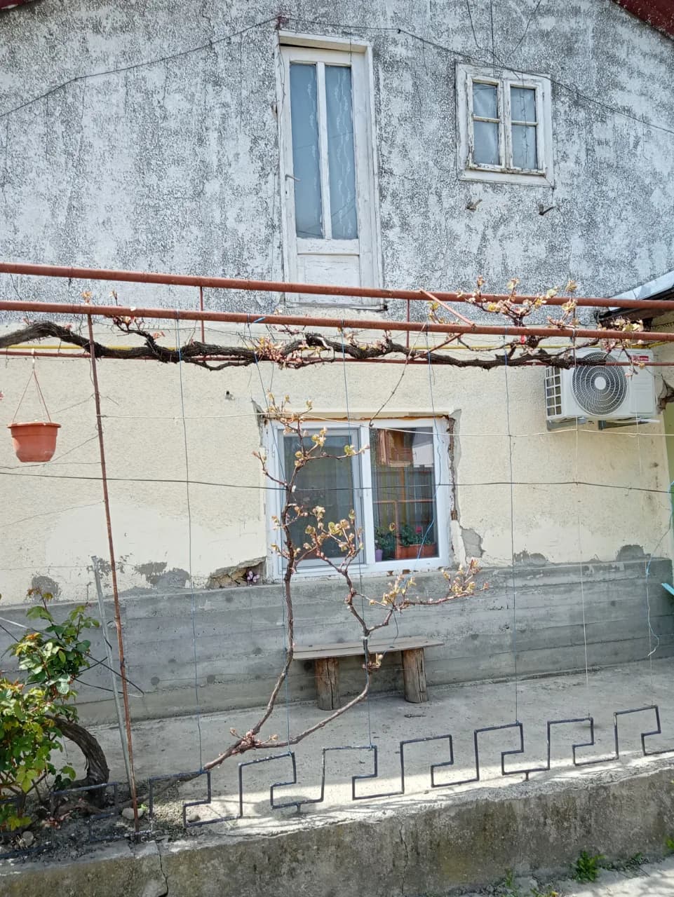 Vând 1/2 casă în Târgu Ocna aproape de gara și de centrul oraslui – Targu Ocna, Bacău – Case de vânzare