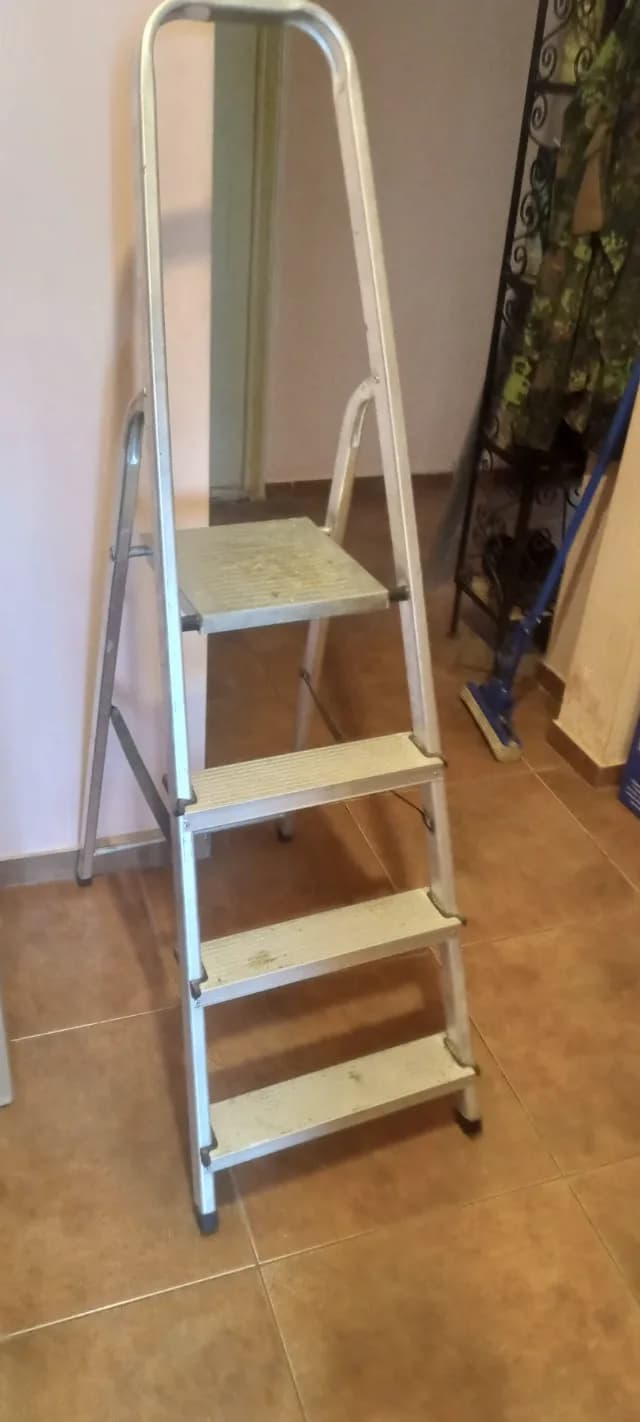 Scule construcții