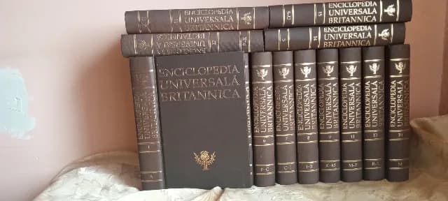 Enciclopedia Britannica și Dicționarul Universal Ilustrat al Limbii Române