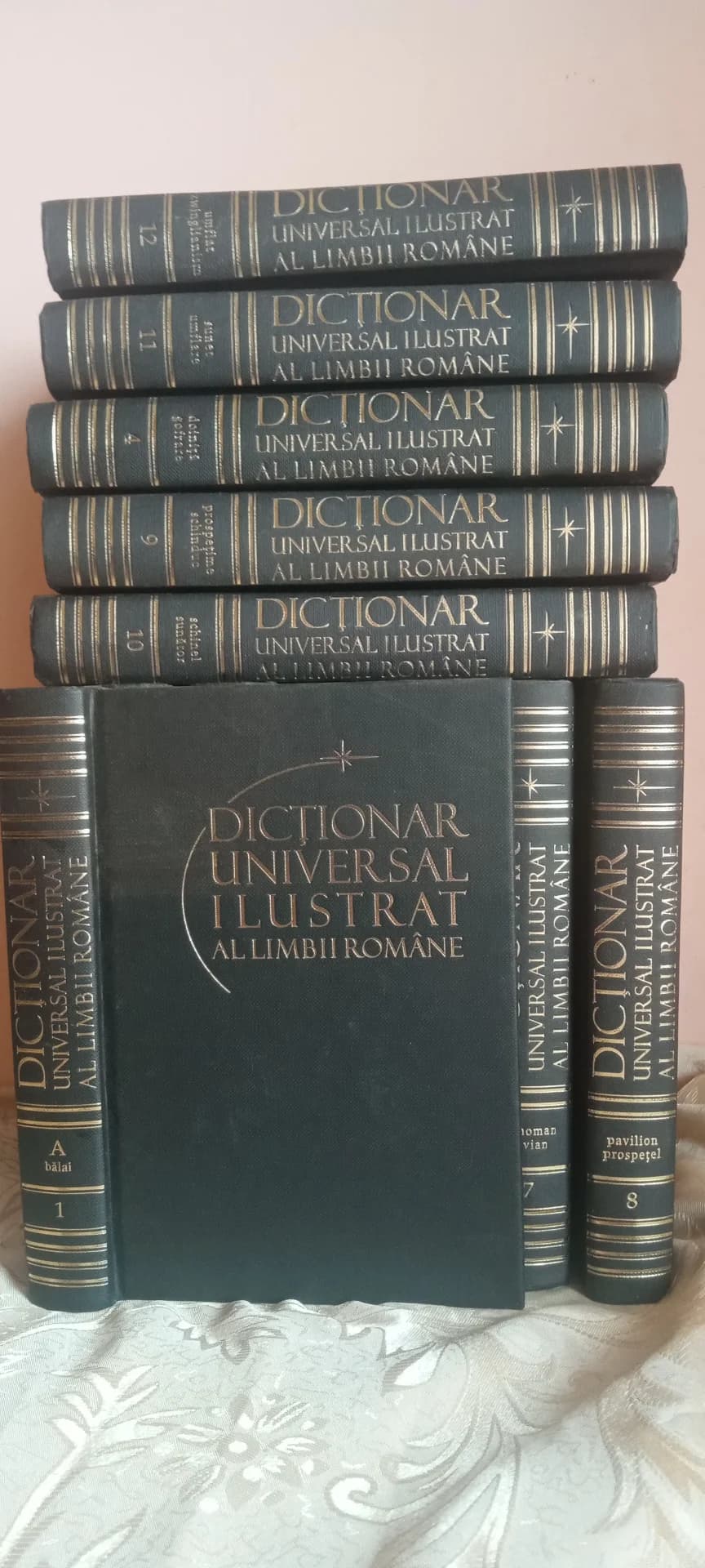 Enciclopedia Britannica și Dicționarul Universal Ilustrat al Limbii Române – fotografia 2 din 2