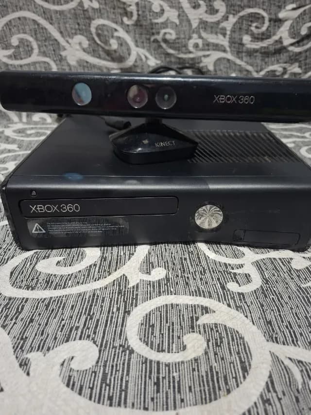 x box 360     ,in stare buna,folosit putin