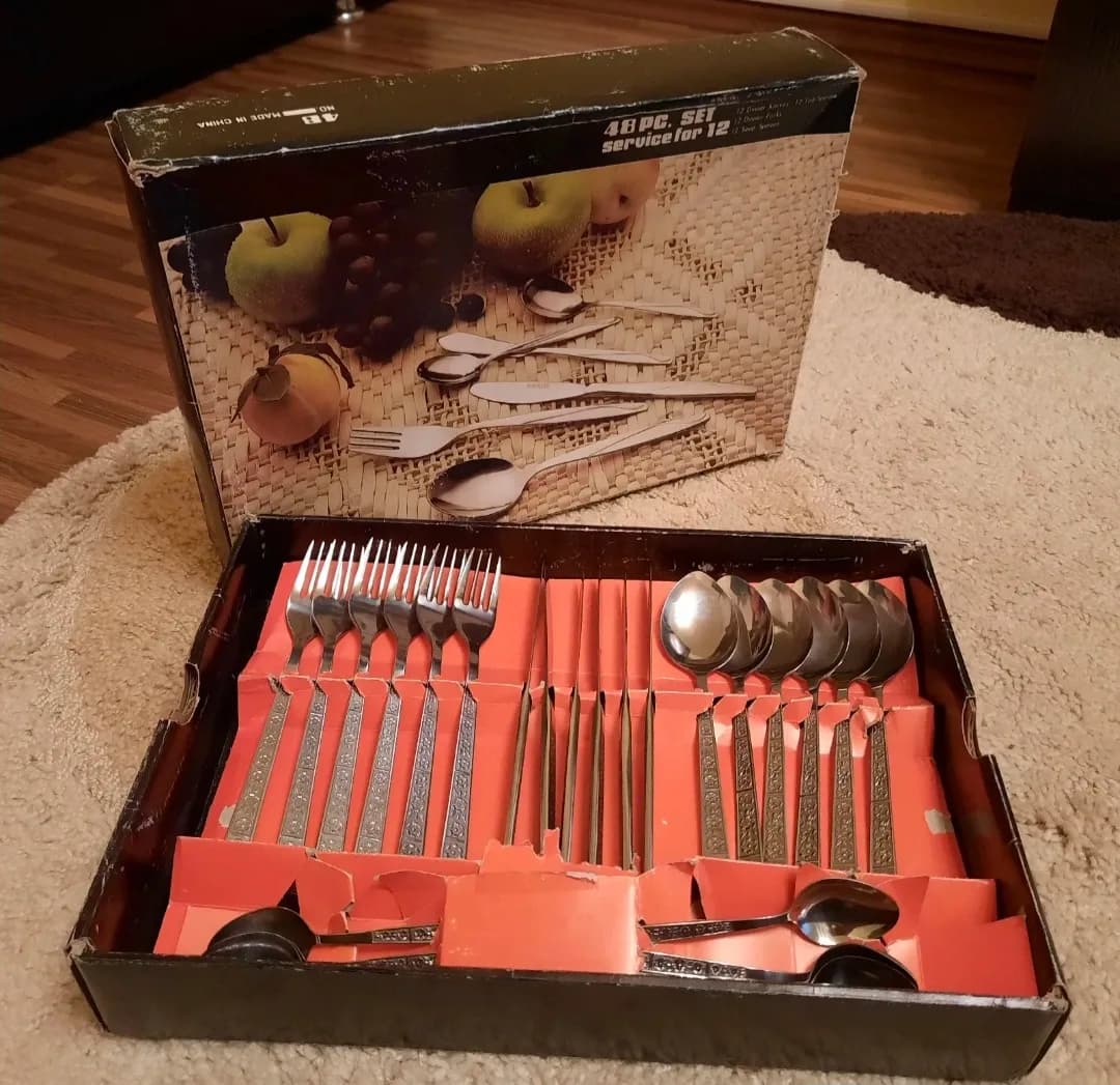 Set tacâmuri, 12 persoane, folosit  doar de sărbatori – fotografia 2 din 8