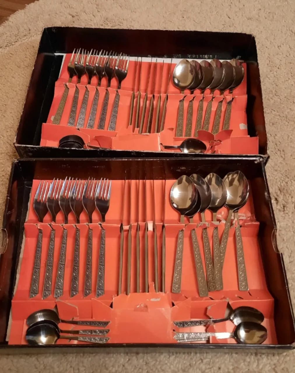 Set tacâmuri, 12 persoane, folosit  doar de sărbatori – Sector 5, București