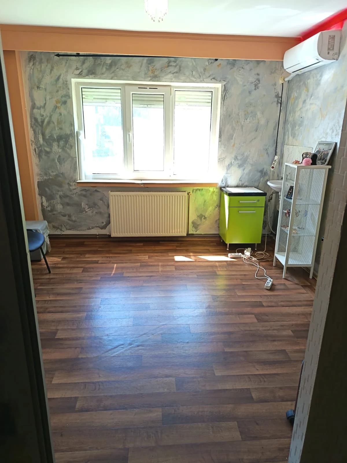 Închiriez camera in salon beauty – Sector 3, București