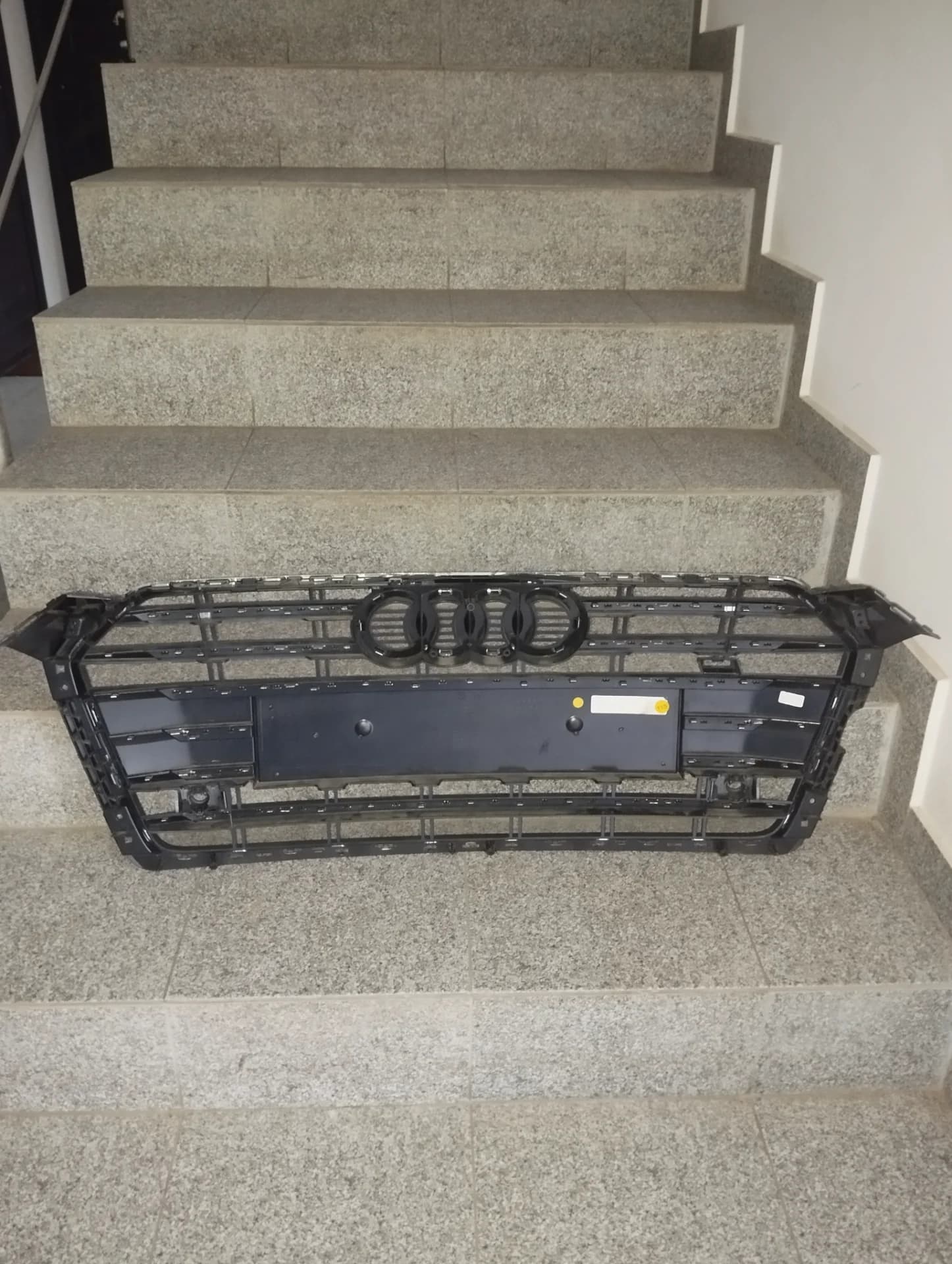 Grila radiator Audi A5 S5 F5 – fotografia 2 din 4