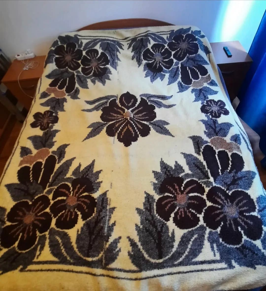 Pătură pat, folosită – fotografia 2 din 3