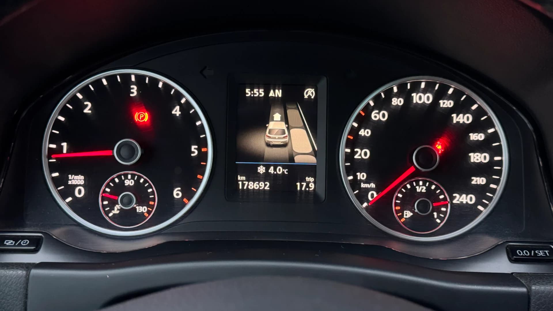 Volkswagen Tiguan 2.0 TDI SCR 4MOTION BlueMotion Technology DSG Sport & Style – fotografia 8 din 8