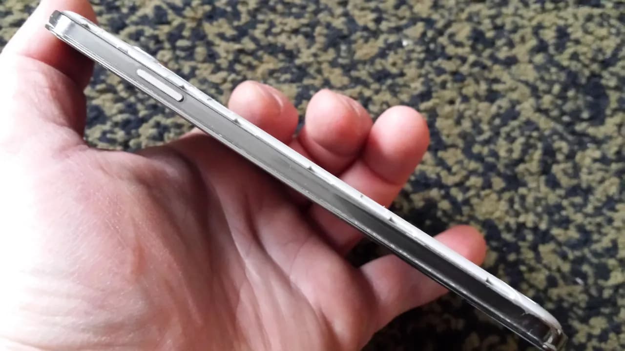 Samsung Galaxy S4 cu display-ul spart – fotografia 3 din 8