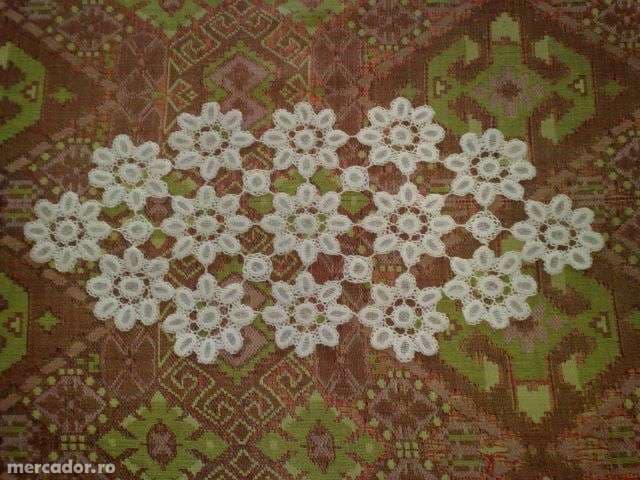 Vand fete de masa si mileuri din macrame culorile alb si crem – fotografia 4 din 5