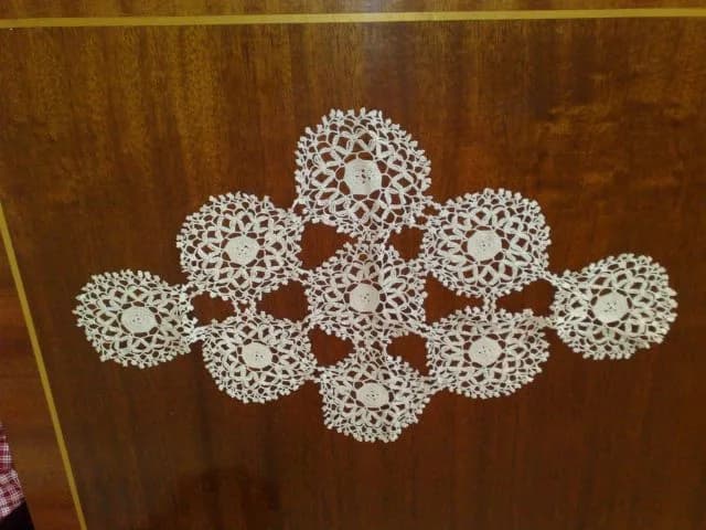 Vand fete de masa si mileuri din macrame culorile alb si crem – Vatra Dornei, Suceava