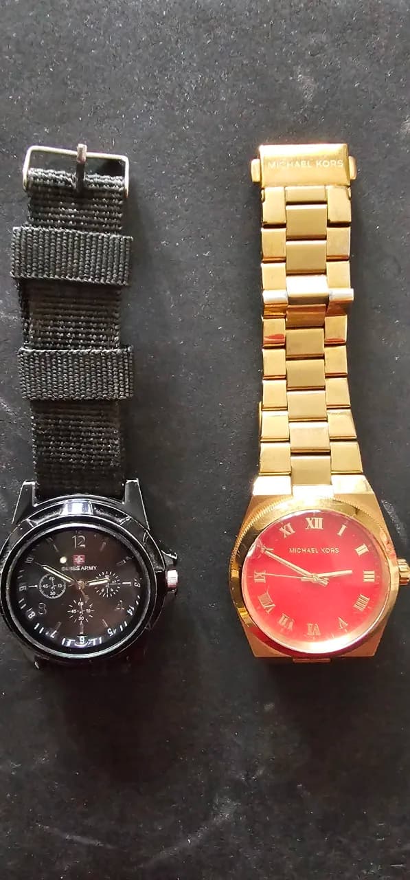 2 ceasuri originale marcile Michael Kors si Swiss Army