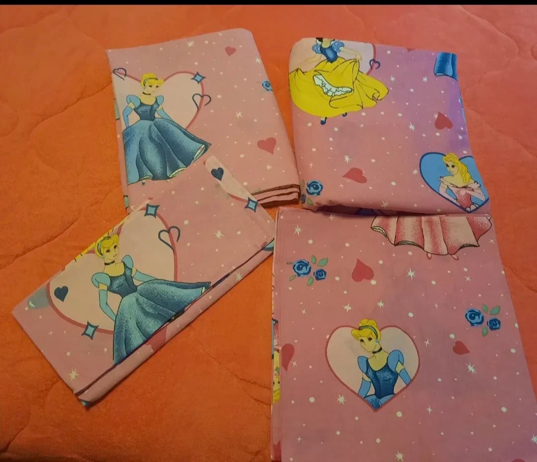 Set complet (lenjerie,pilota si 2 perne) pat copii Disney Prințese (Bumbac 100% comandă) + Pilotă + 2 Perne, folosit – fotografia 4 din 7