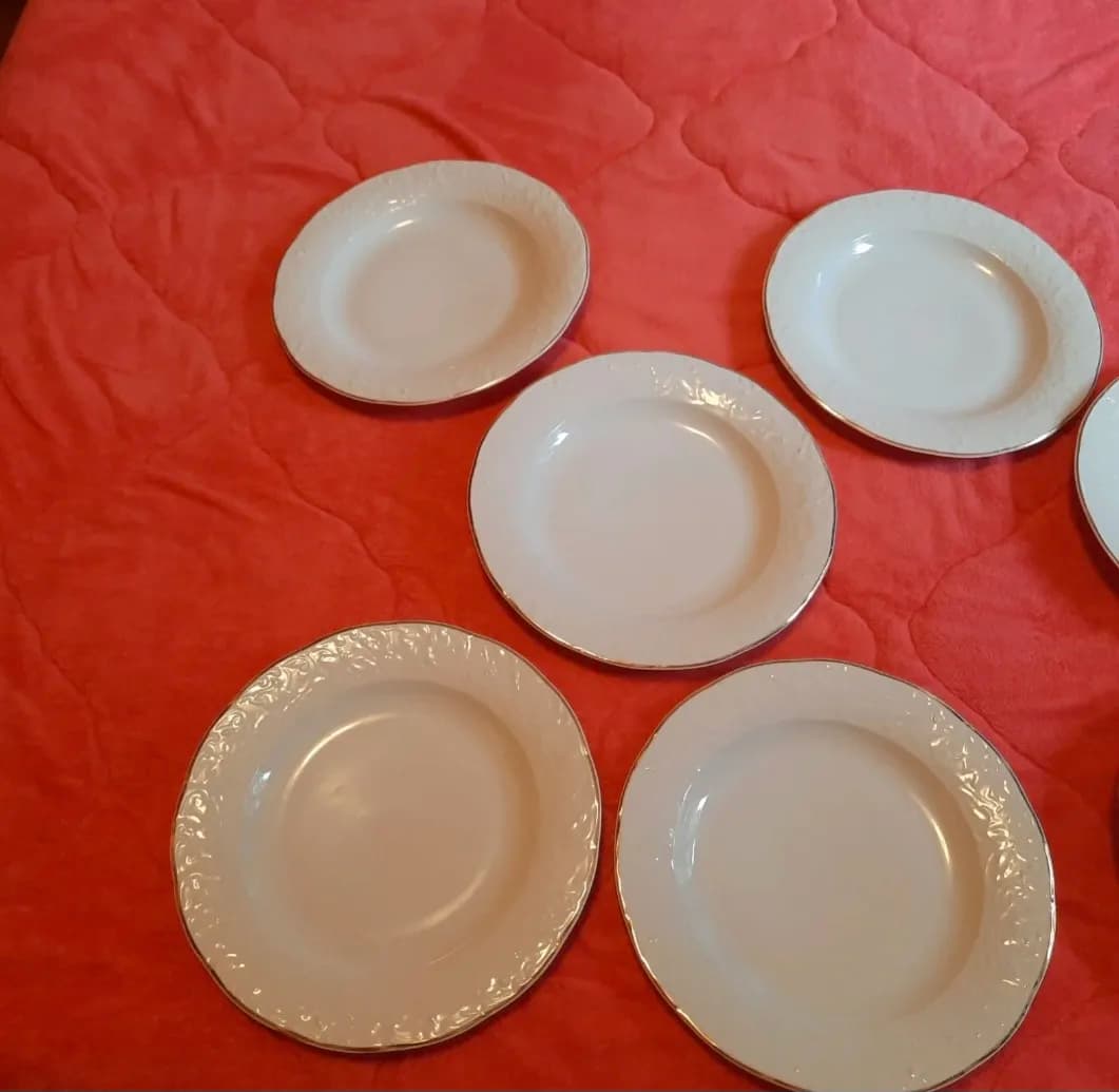 Set 9 farfurii cu fir auriu, WellcoKrefeldGermania, folosite – fotografia 4 din 8