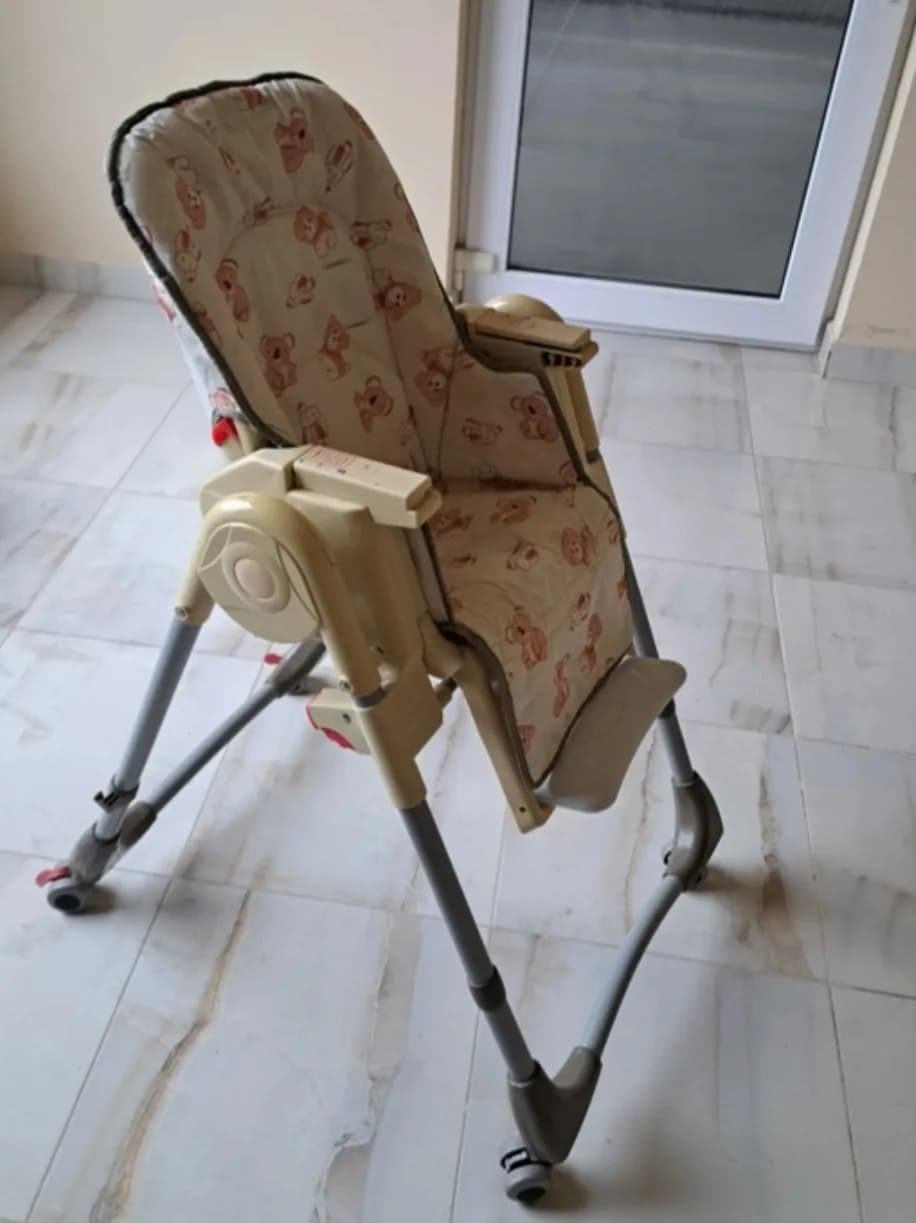 Scaun cu măsuță de mancat – fotografia 2 din 5