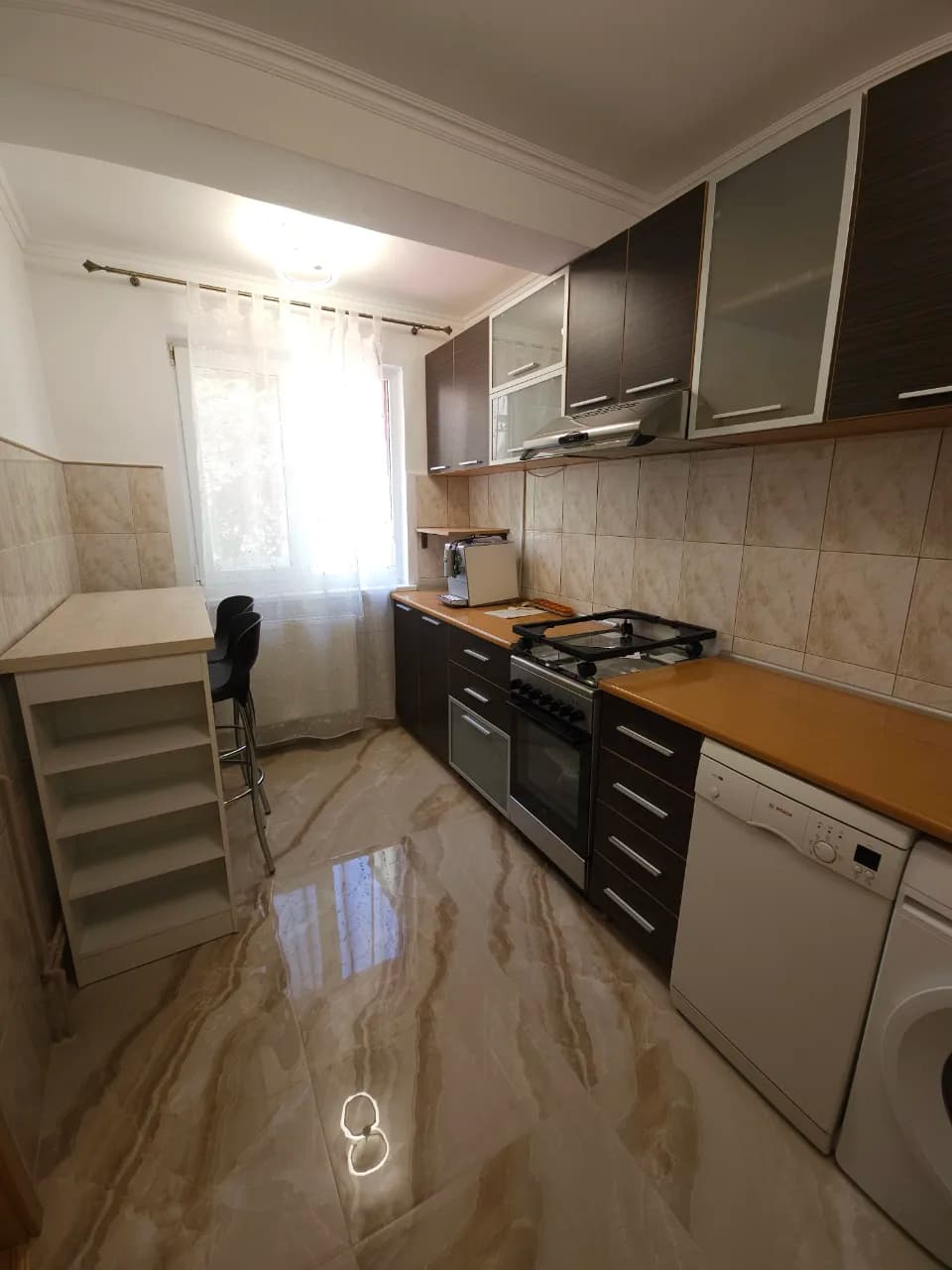 Proprietar închiriez la casa apartament cu trei camere pentru locuit/birouri, 100 mp – fotografia 3 din 8