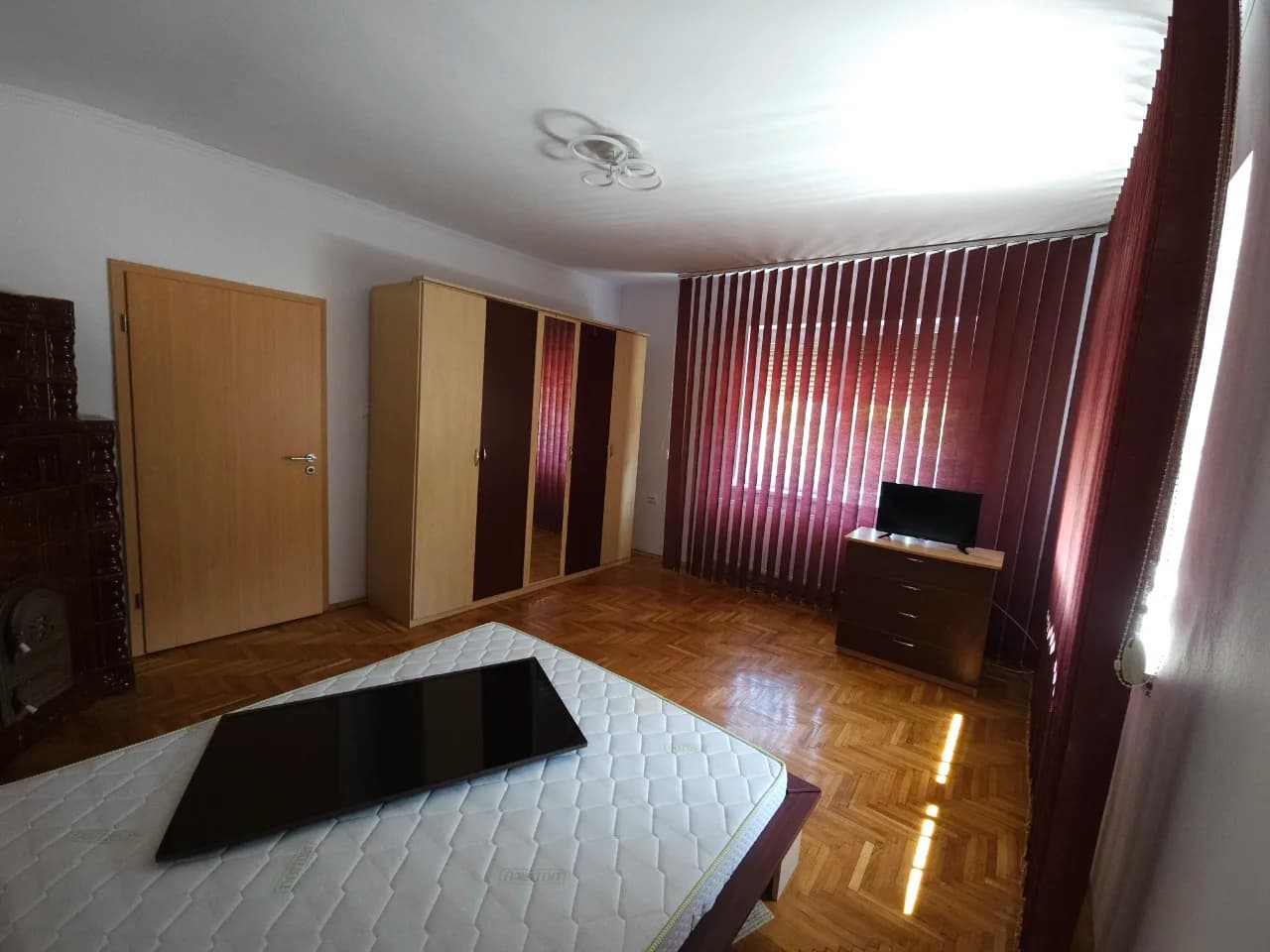 Proprietar închiriez la casa apartament cu trei camere pentru locuit/birouri, 100 mp – fotografia 7 din 8