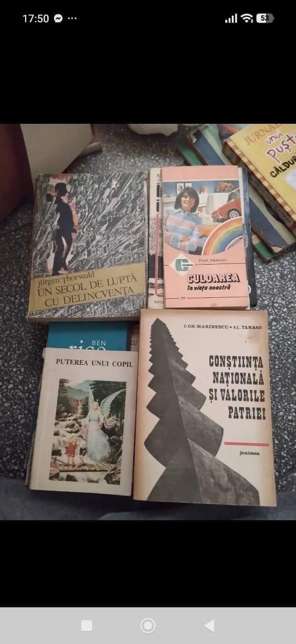Cărți vechi de vânzare