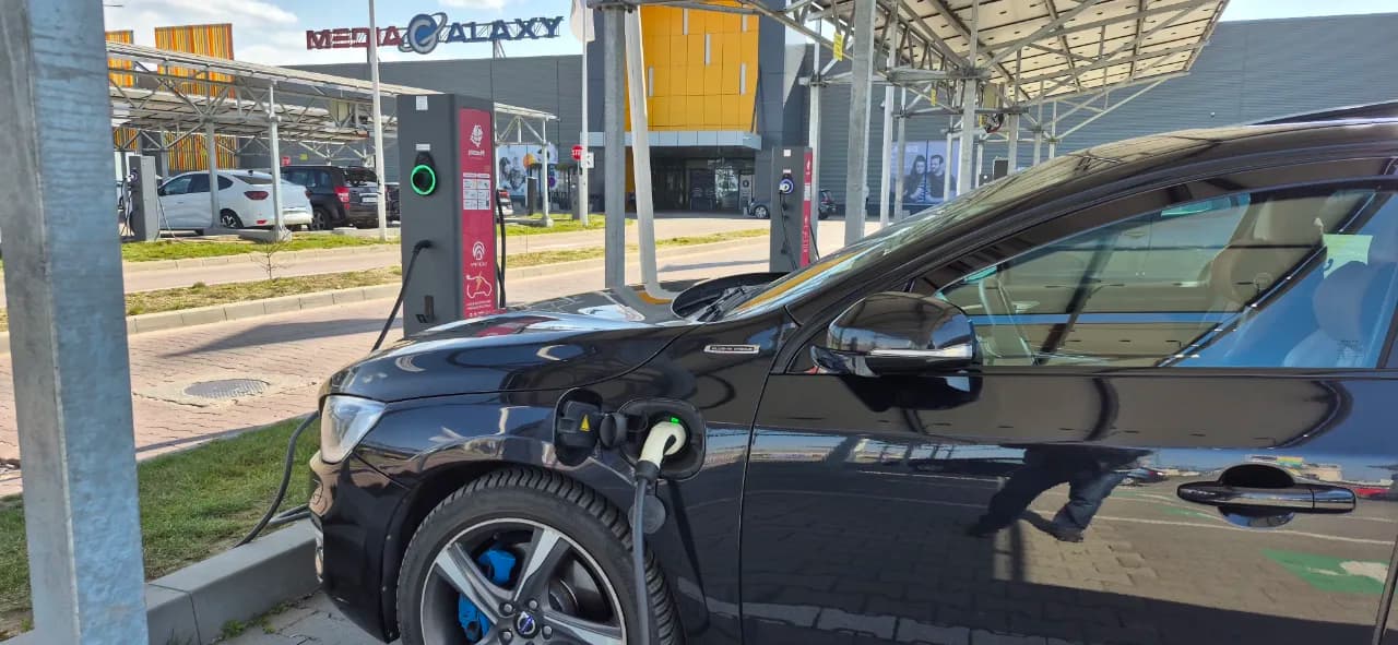 Volvo V60 D6 Plug-in-Hybrid – fotografia 5 din 8