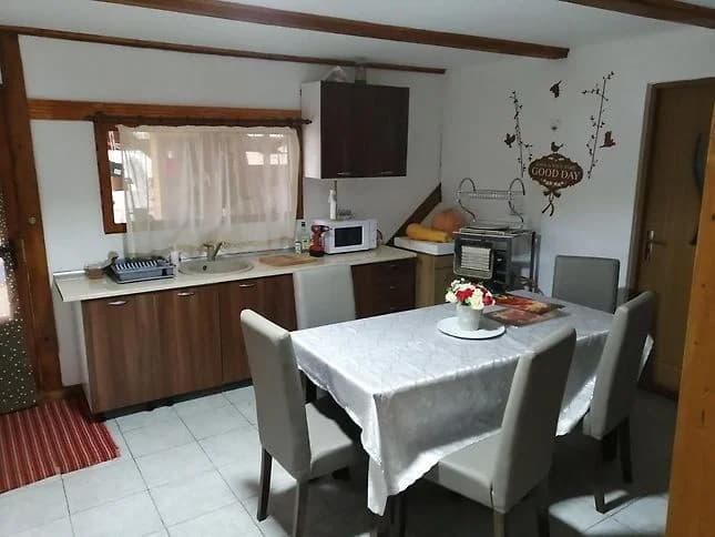 Casă de locuit cu spații de închiriat în scop turistic – fotografia 7 din 8