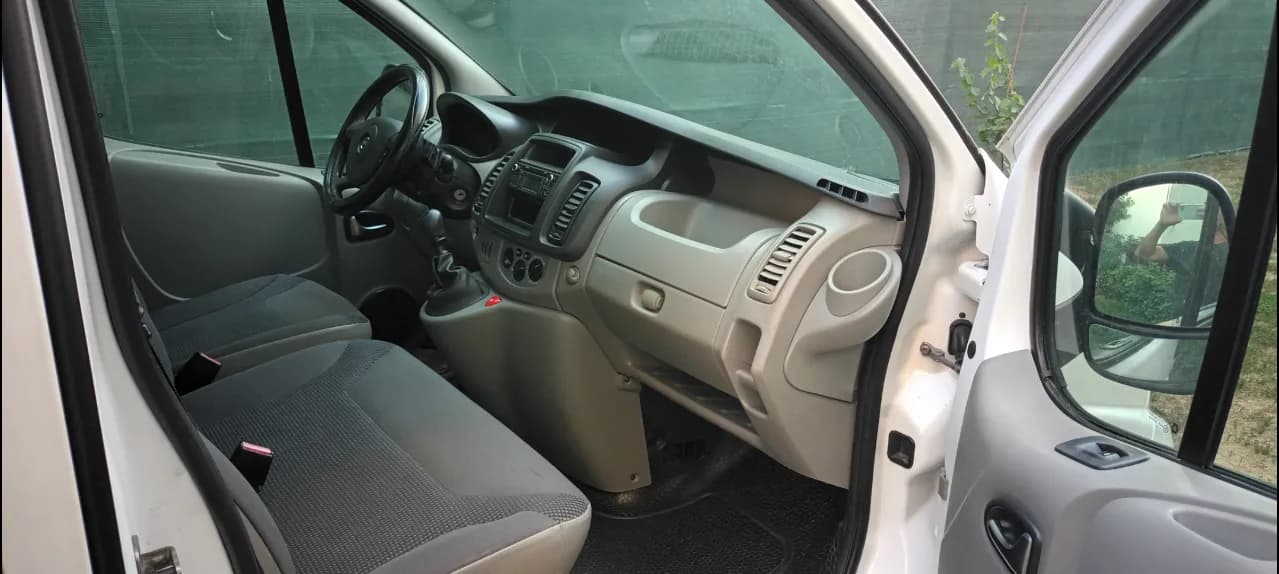 Opel Vivaro 2,0 Diesel fab 2014 model Lung – fotografia 7 din 8