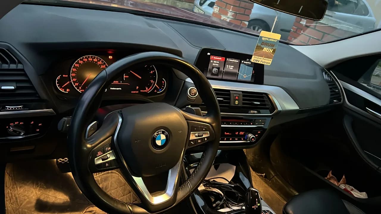 vând BMW x4 2020 mild hibrid diesel 48 500 km model deosebit, mașină  personală – fotografia 2 din 7