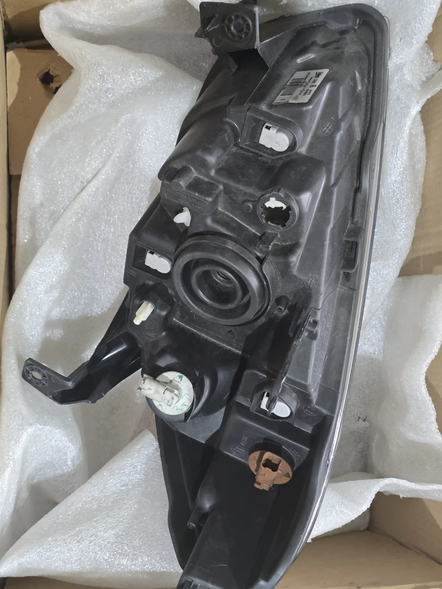 Far dreapta Dacia Lodgy Dokker H4 Halogen Valeo – fotografia 2 din 3