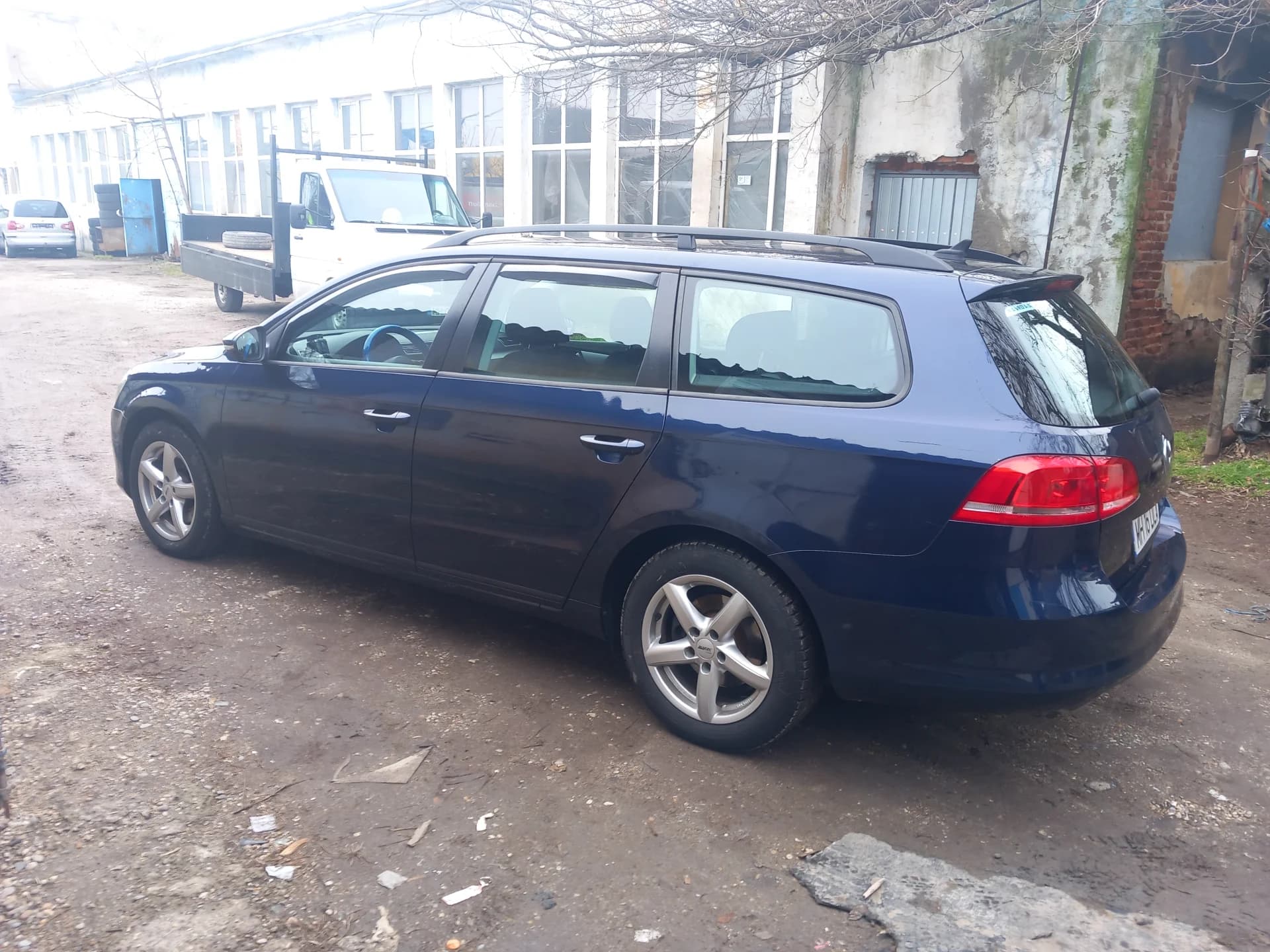 Vw pasat ,2013,stare f.buna,faruri ceata,navigatie,incalzire in scaune,schimburi ulei si toate filtrele facute,cauciucuri noi,unic propietar in ro. – fotografia 7 din 8