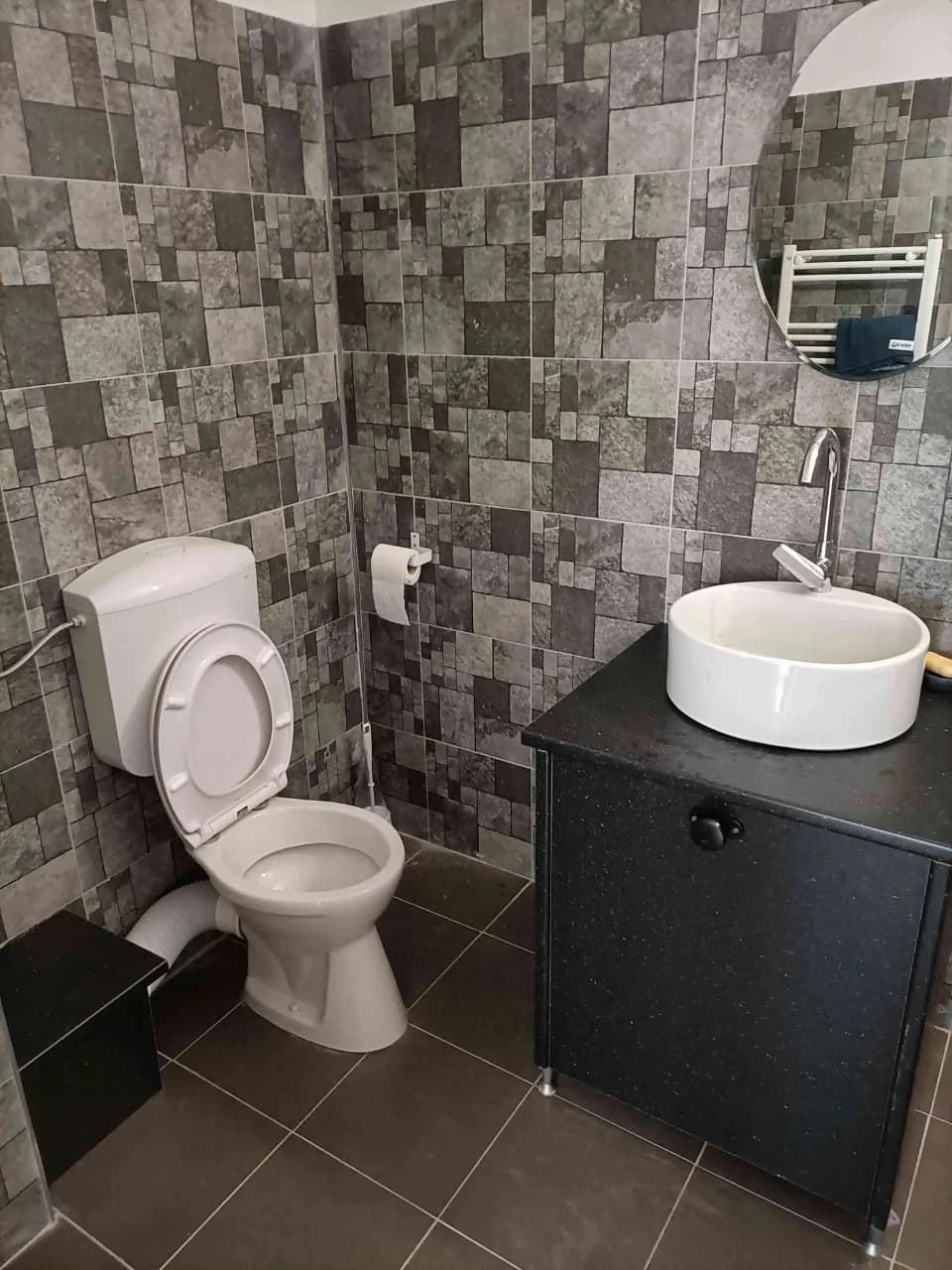 Schimb apartament Florești judetul Cluj cu casă renovată în județul Cluj – fotografia 3 din 7