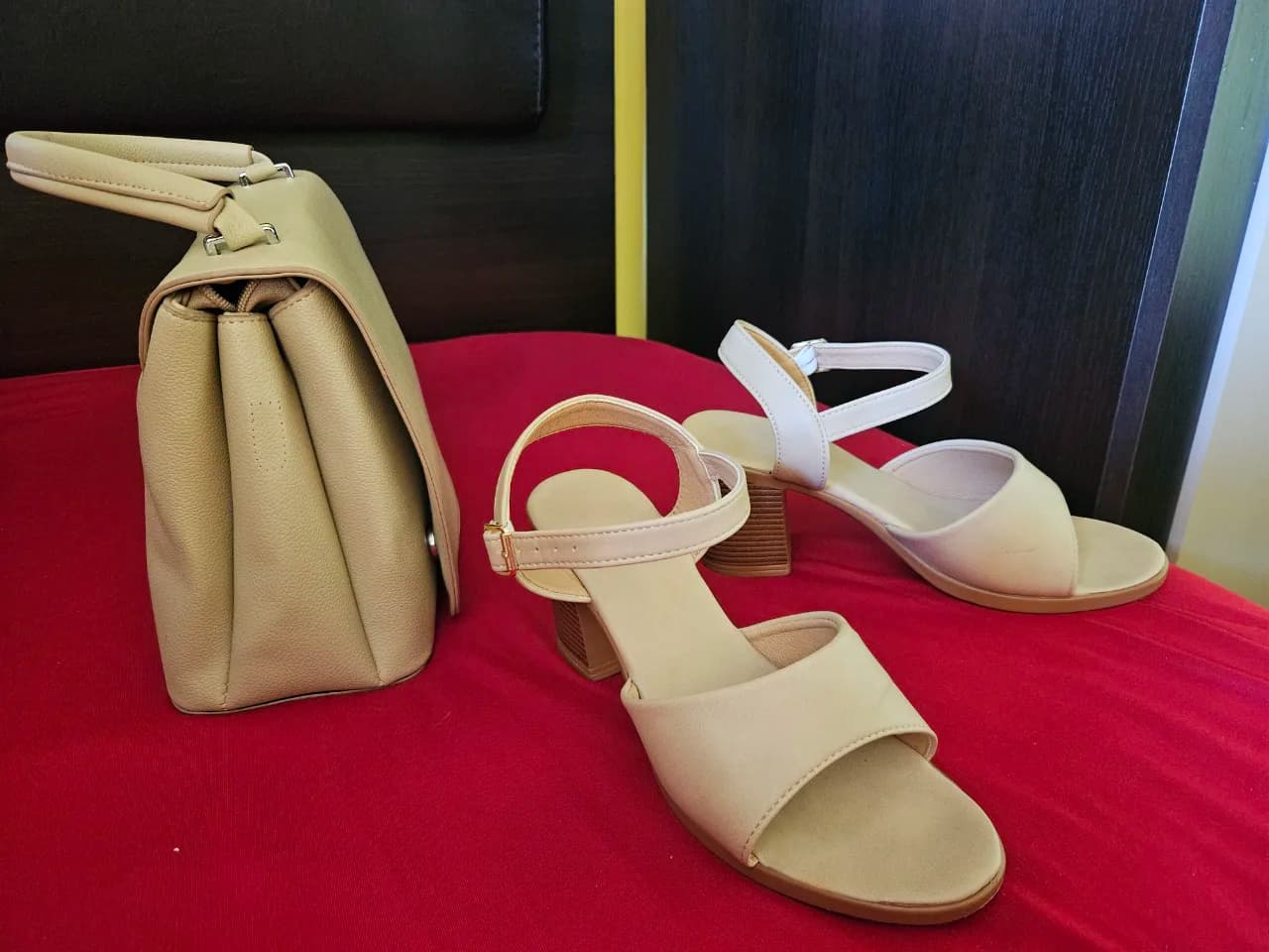 set format din posetă si sandale – fotografia 7 din 7