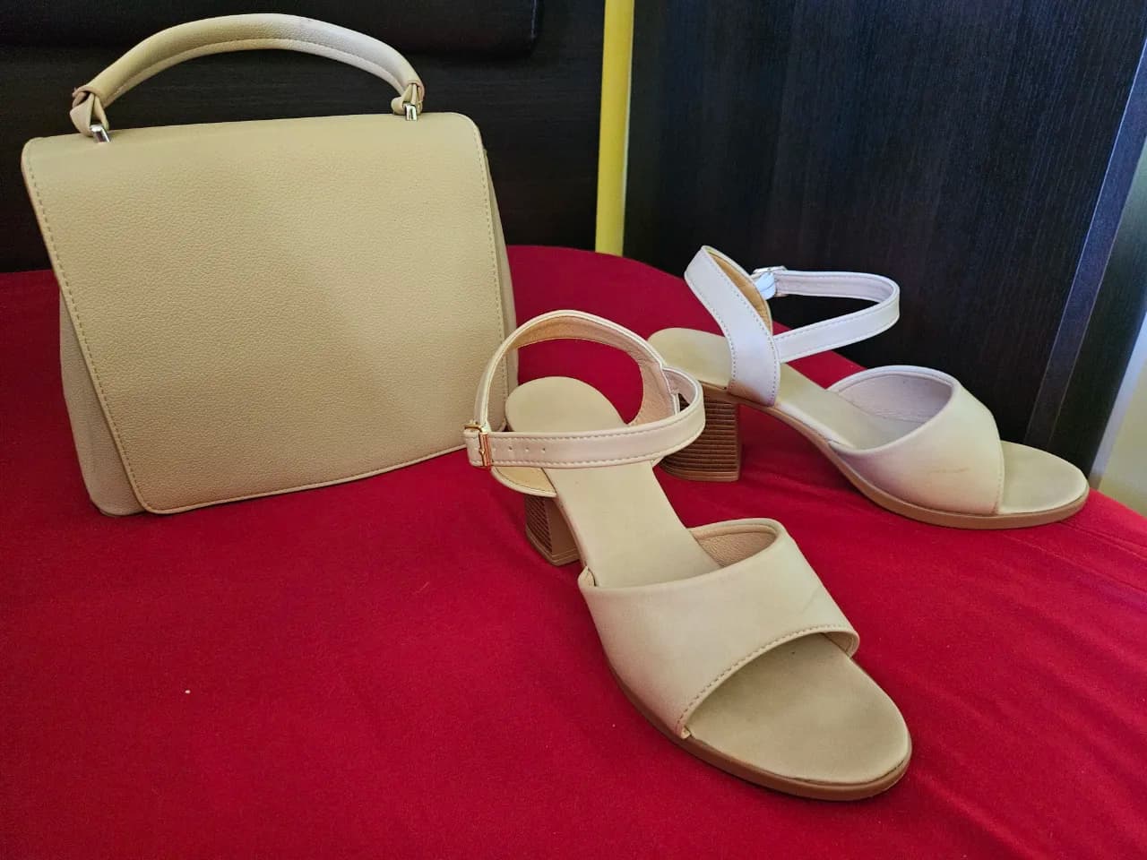 set format din posetă si sandale – fotografia 6 din 7