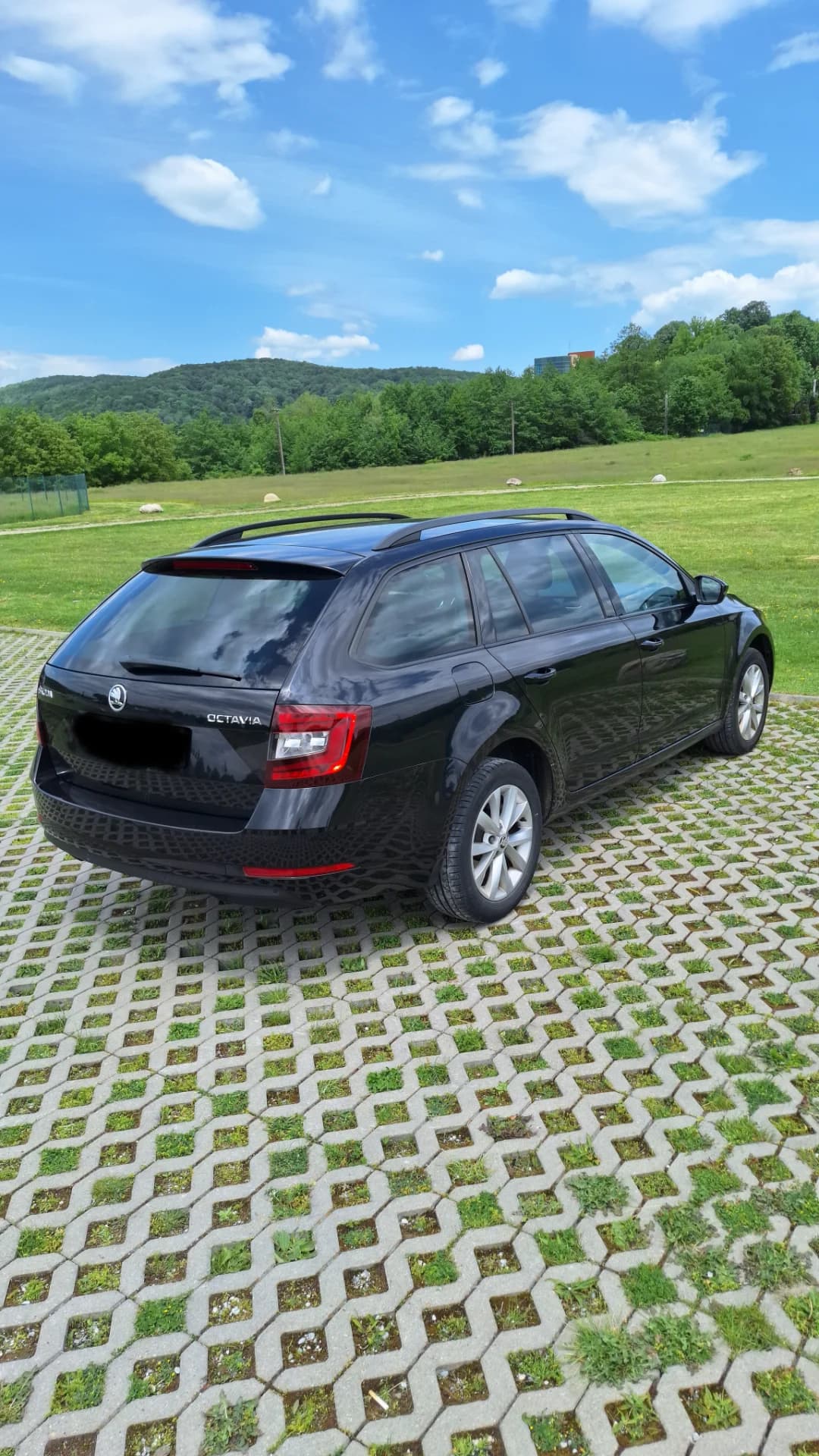 Autoturism Skoda Octavia – fotografia 4 din 8