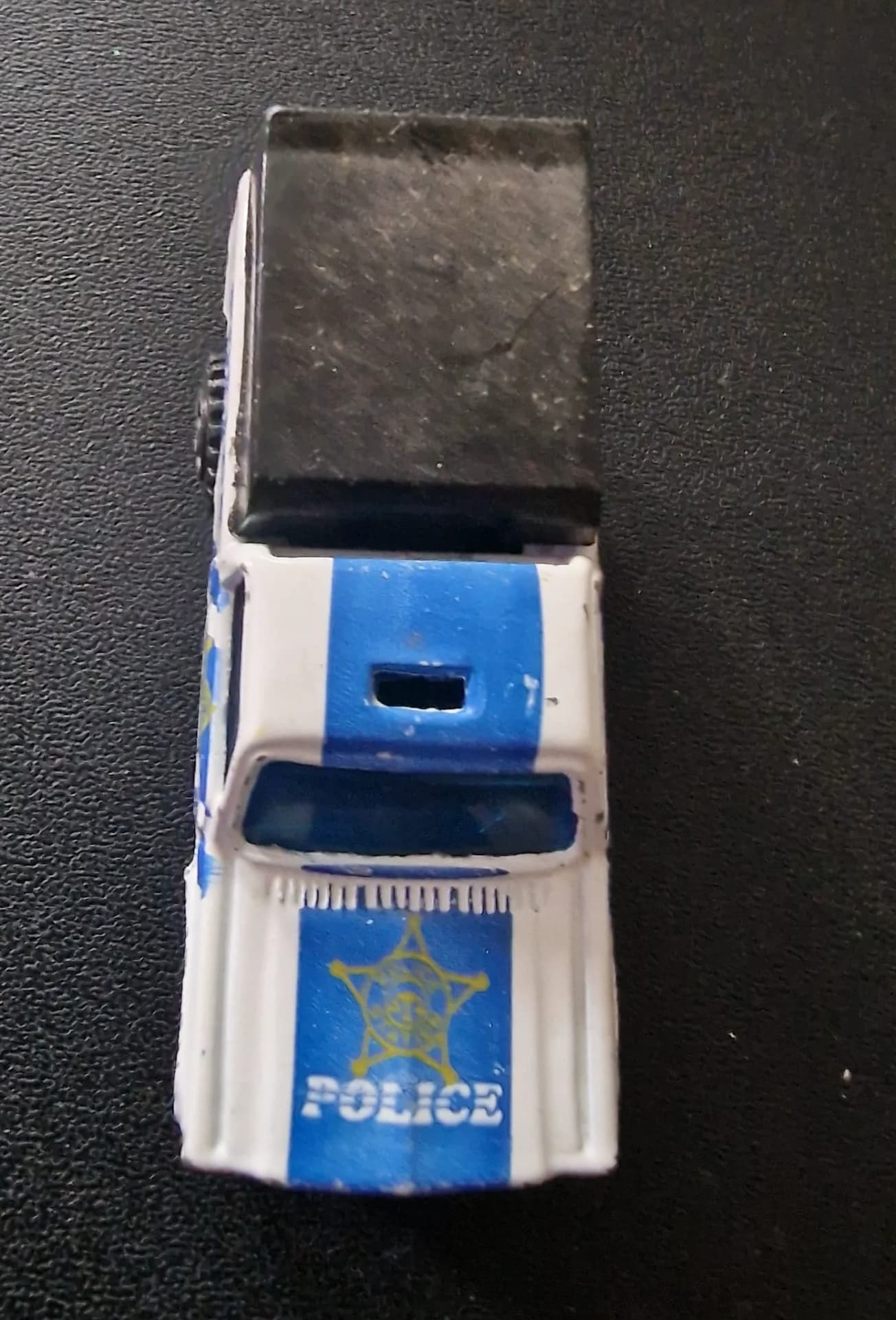 Mașinuță de jucărie vintage, de tip pickup truck al poliției, anii '80 – fotografia 4 din 4