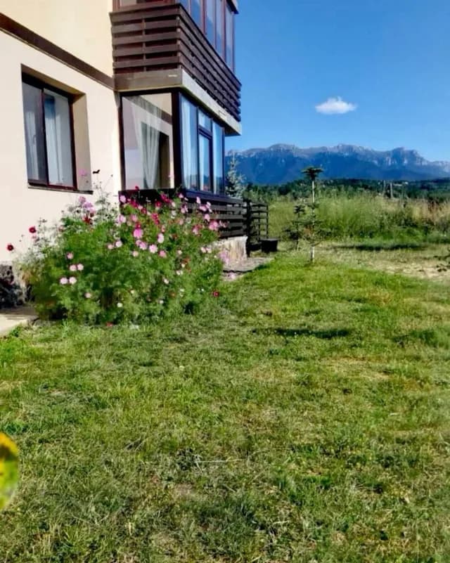 Vânzare ap. 2 camere cu vedere la Munții Bucegi în Bran.
