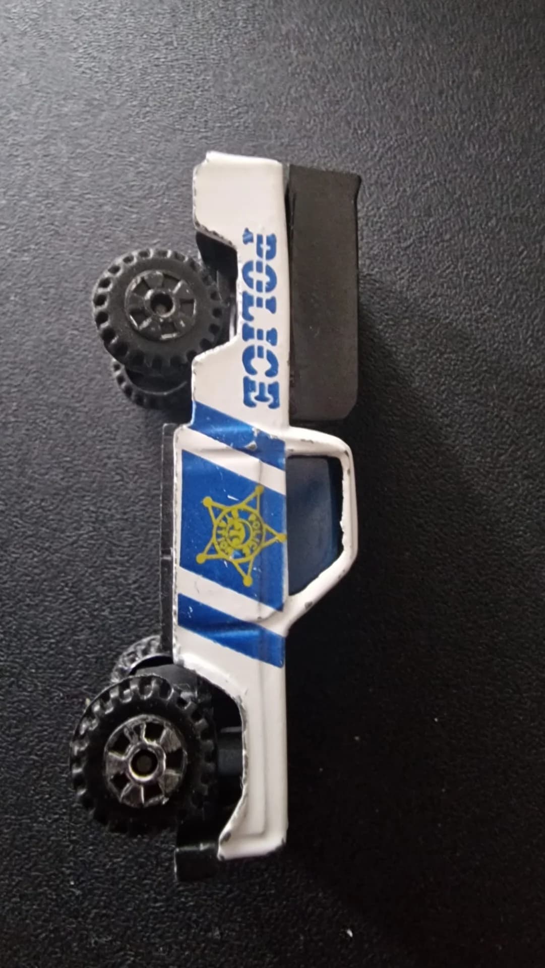 Mașinuță de jucărie vintage, de tip pickup truck al poliției, anii '80 – Sector 6, București – Jucării