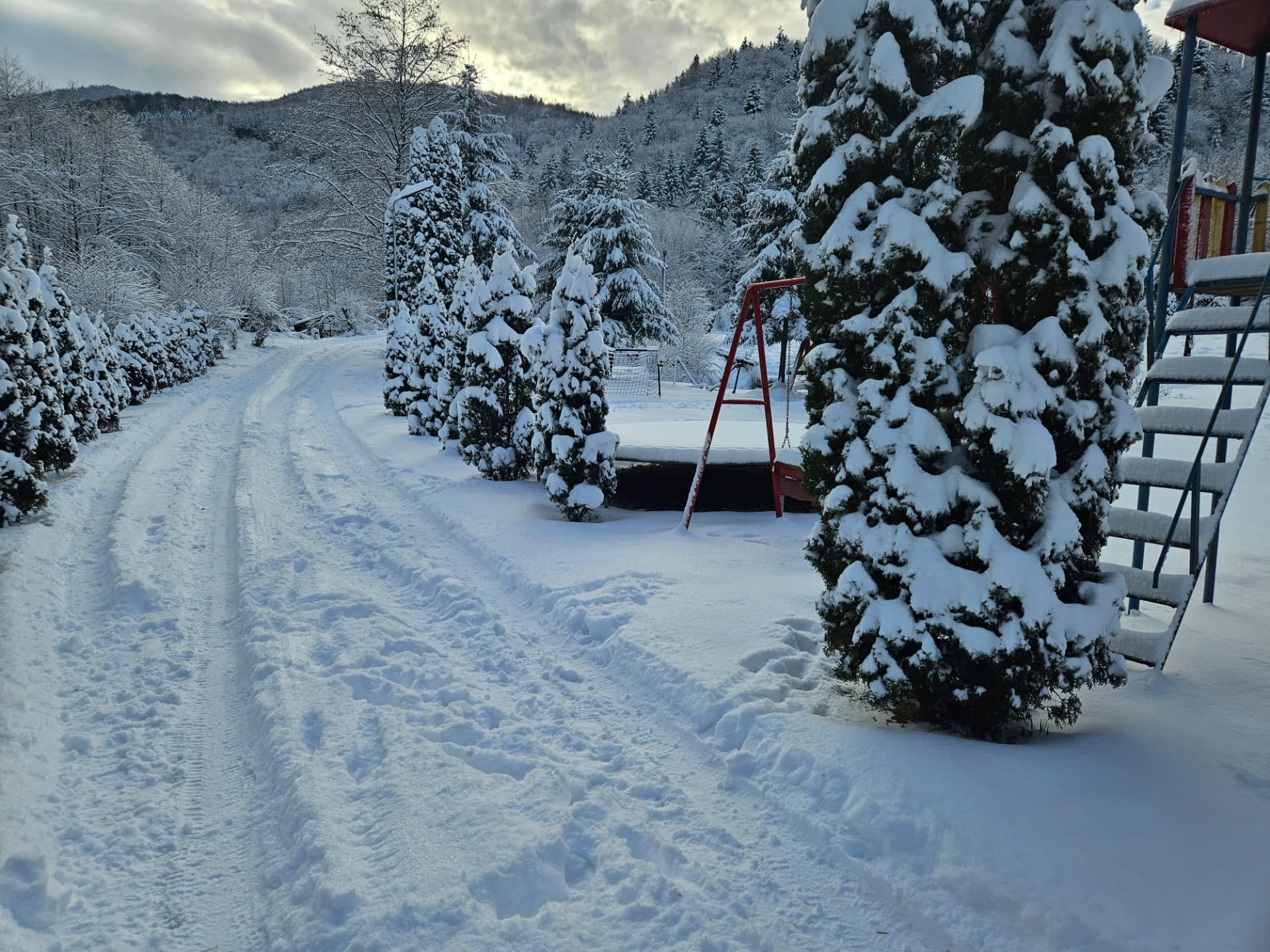 Inchiriez cabana la poalele muntilor fagaras sanbata de sus – fotografia 7 din 8