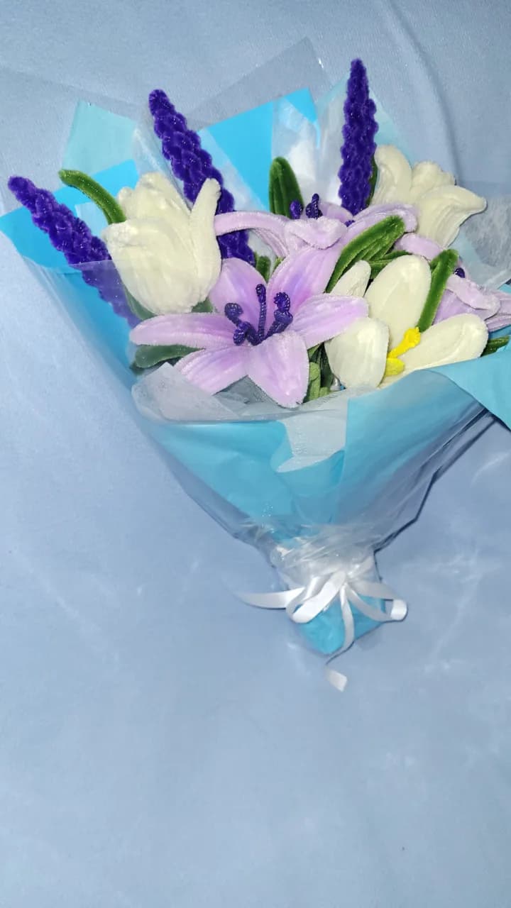 Buchet cu crini  handmade