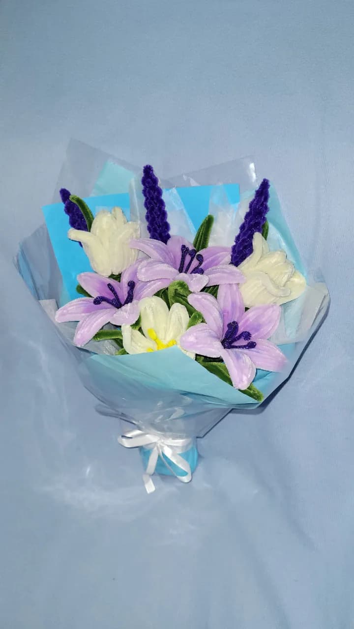 Buchet cu crini  handmade – fotografia 3 din 3